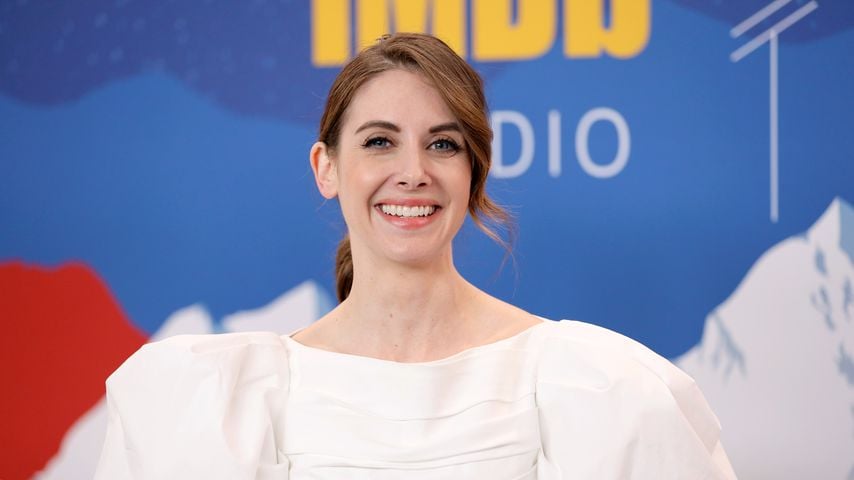 Alison Brie gesteht peinliche Pipi-Panne am "Mad Men"-Set