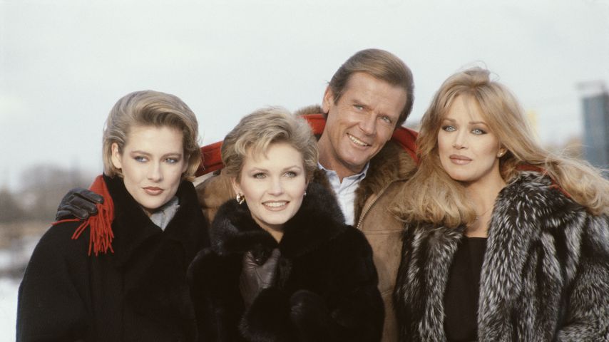 Alison Doody, Fiona Fullerton, Roger Moore und Tanya Roberts