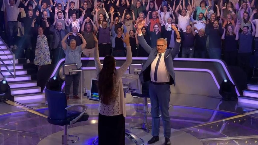 Ganzes "Wer wird Millionär?"-Studio macht plötzlich Lachyoga