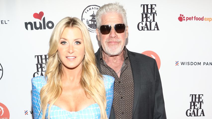 Ron Perlman und Allison feiern Red-Carpet-Debüt als Ehepaar