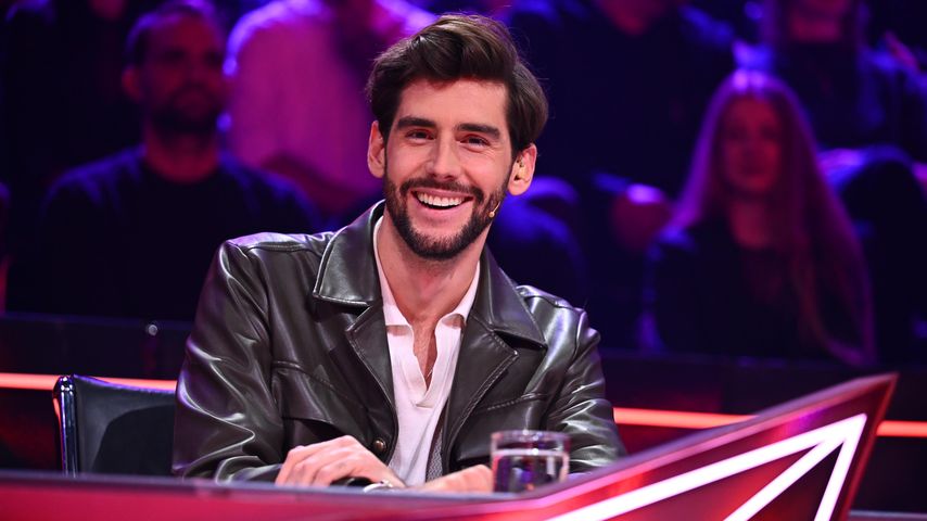 So kommt Álvaro Soler im "The Masked Singer"-Rateteam an!