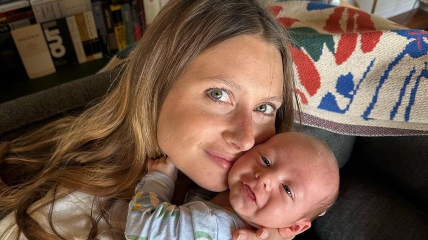 Neu-Mama Aly Michalka teilt Fotos ihrer Hausgeburt im Netz