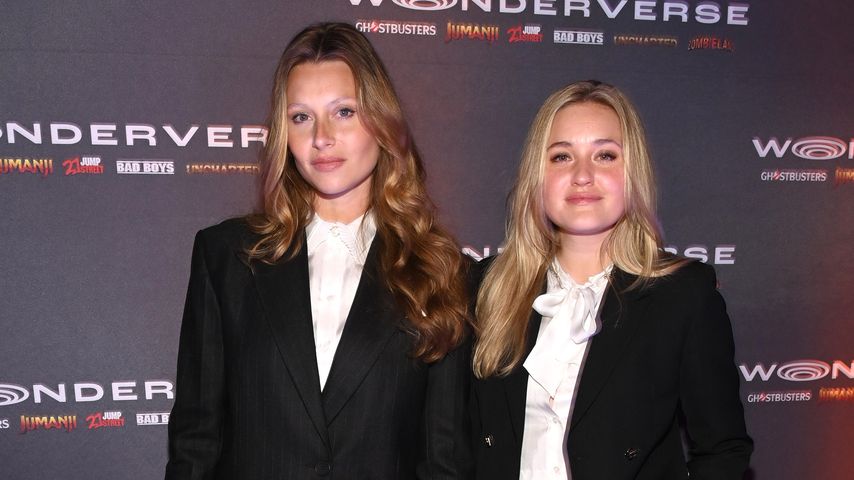 Aly Michalka mit ihrer Schwester AJ Michalka, 2024