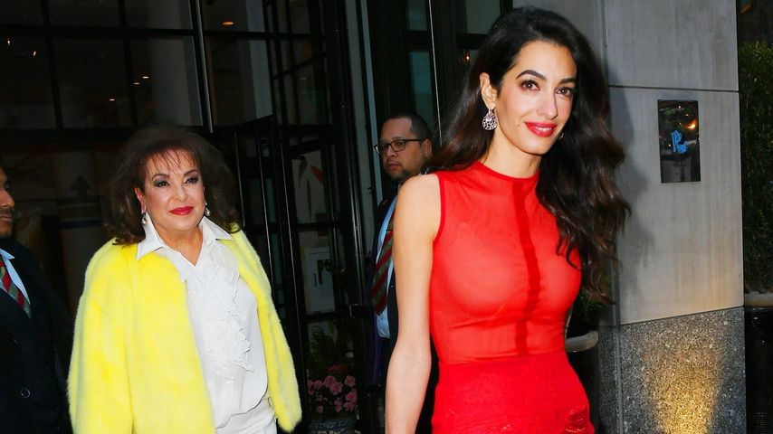Lady in Red: Amal Clooney setzt ihre Figur gekonnt in Szene