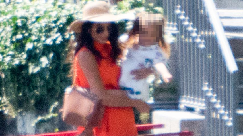 Amal Clooney und ihr Kind am Comer See im August 2021