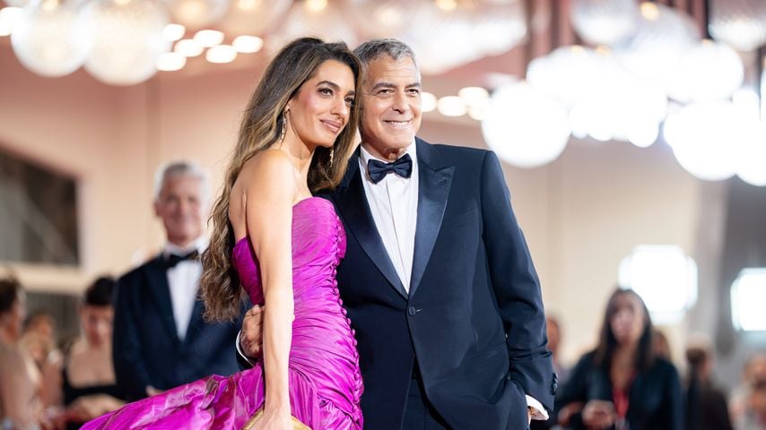 Trotz Krankheit: George Clooney strahlt mit Amal in Venedig