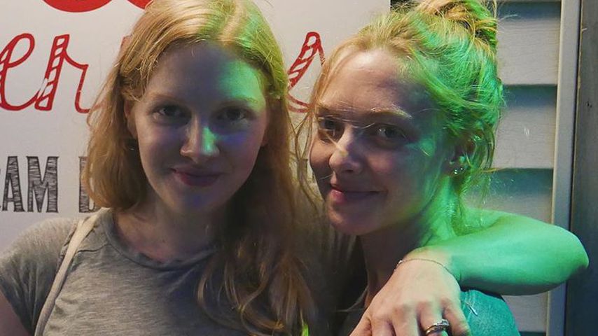Amanda Seyfried (r.) und ihre Schwester Jennifer