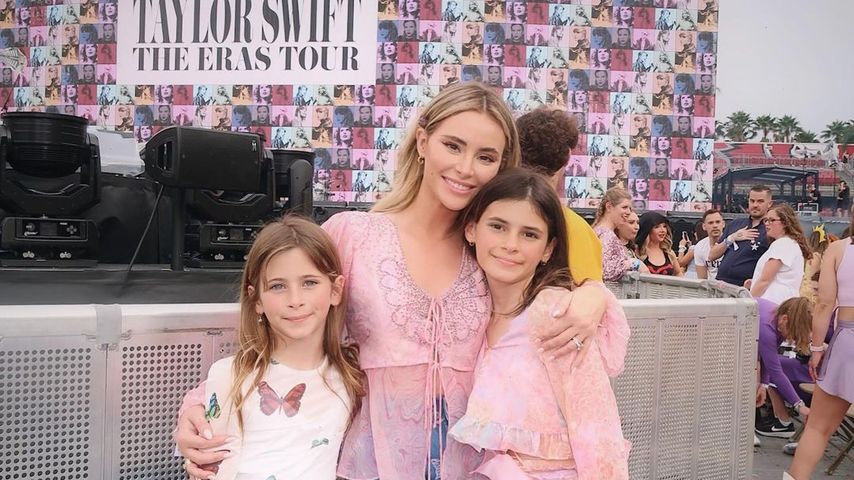 Amanda Stanton und ihre beiden Töchter bei einem Taylor-Swift-Konzert