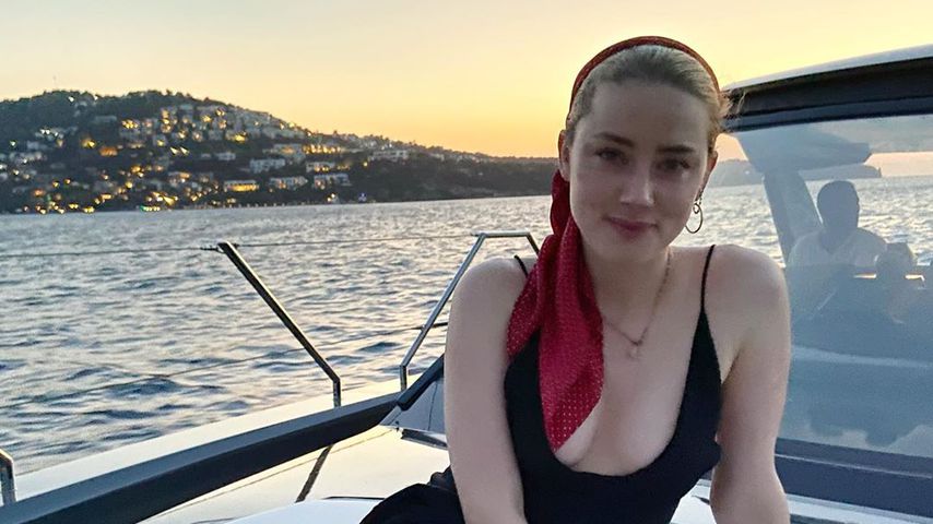 Jubelnd: Amber Heard erstmals nach Gerichtsurteil gesichtet