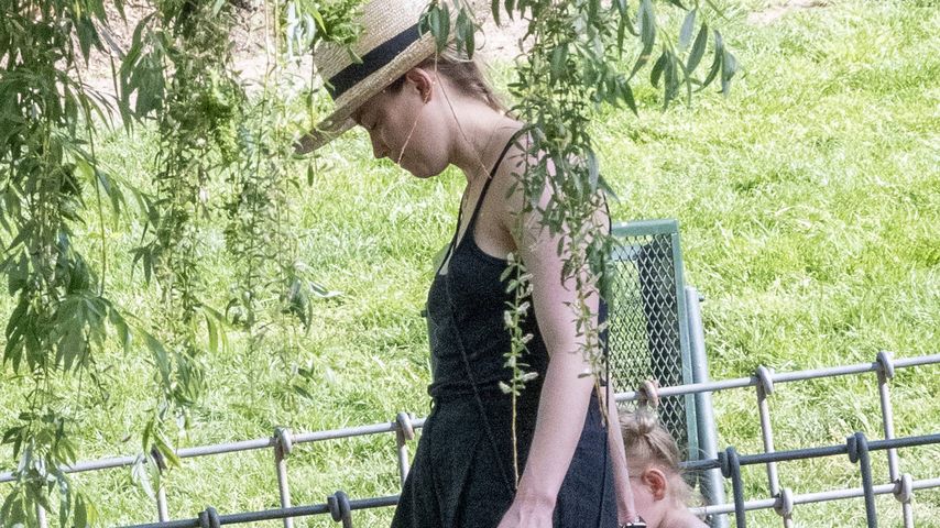 Amber Heard mit ihrer Tochter Oonagh in Madrid im Mai 2023