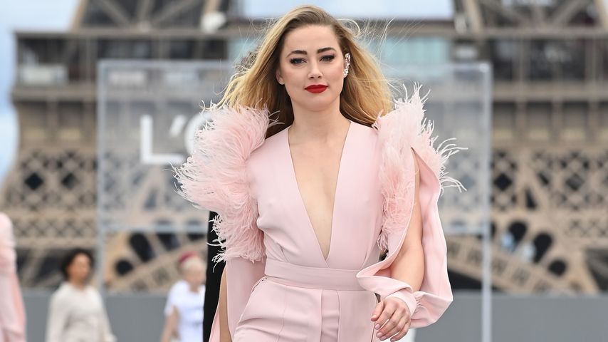 Amber Heard auf der Paris Fashion Week im Oktober 2021