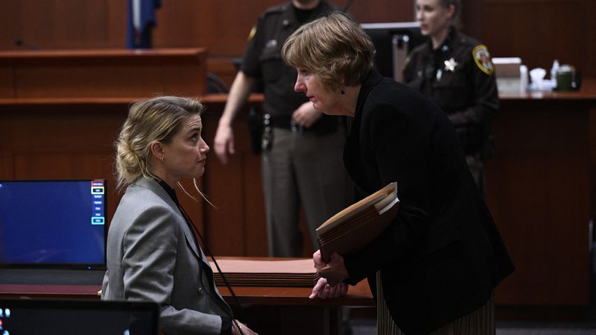 Amber Heard mit ihrer Anwältin Elaine Bredehoft