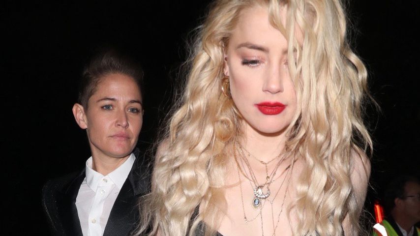 Amber Heard händchenhaltend mit neuer Freundin erwischt!