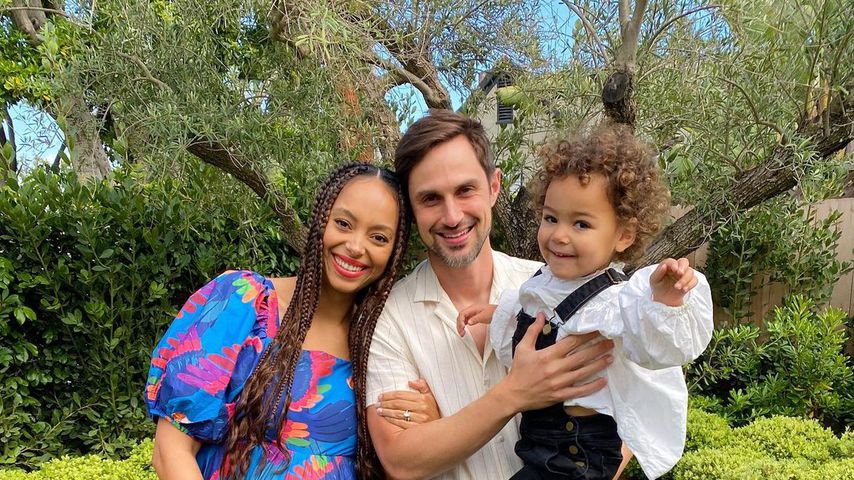 Amber Stevens West mit ihrem Mann Adrew und Tochter Ava