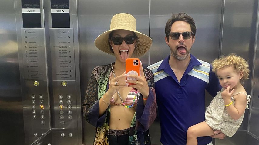 Amber Stevens West und Andrew West mit den gemeinsamen Kids
