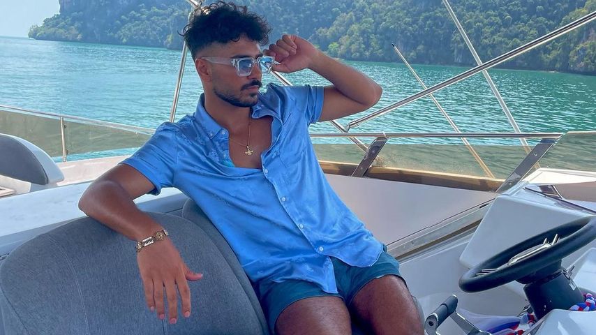 Amir Hosseiny in einem Boot