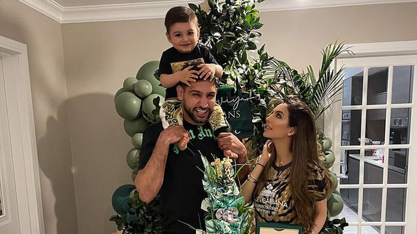 Amir Khan mit seinem Sohn Zaviyar und seiner Frau Faryal