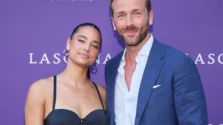 Amira Aly und Christian Düren zeigen sich innig auf Event