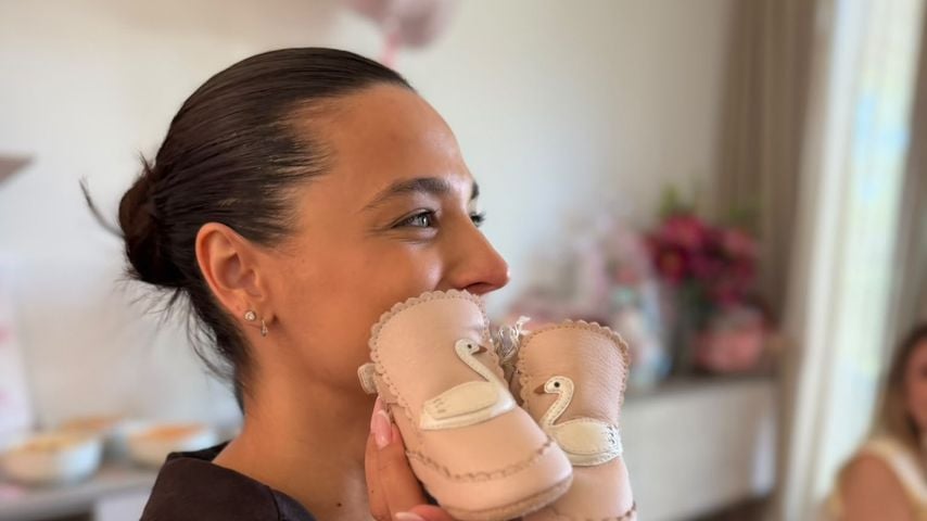 Amira Aly auf ihrer Babyparty, Oktober 2026
