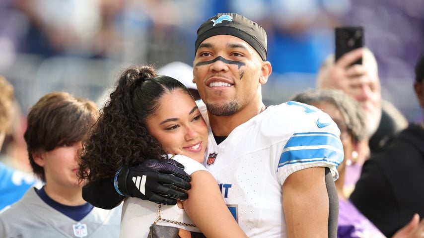 Amon-Ra St. Brown und Brooklyn Adams vor dem Spiel der Detroit Lions, 2024