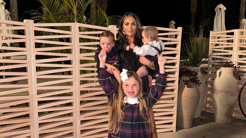 Amy Childs mit ihren Kindern Billy, Amelia und Polly