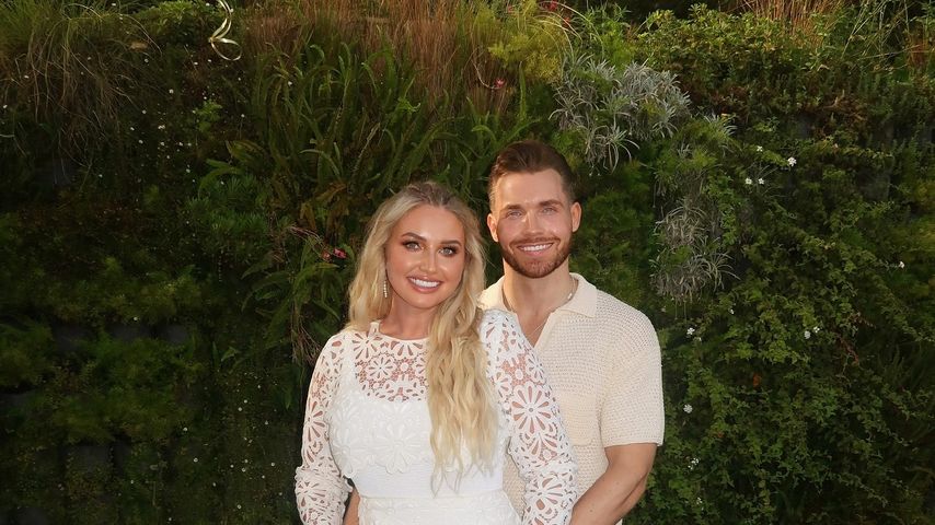 "Love Island"-Star Amy Hart hat ihrem Sam das Jawort gegeben