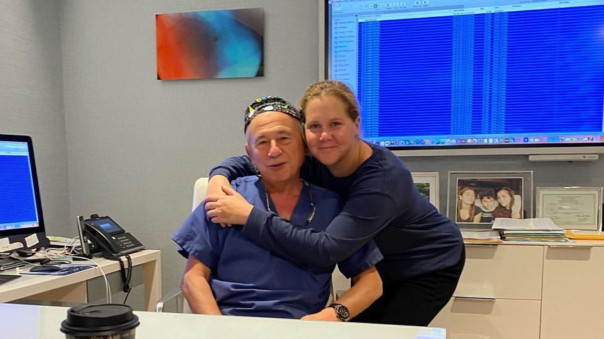 Amy Schumer mit ihrem behandelnden Arzt