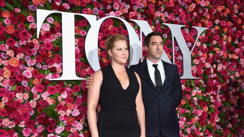 Award-Spitze: Amy Schumer macht Meghans Bauch-Auftritt nach