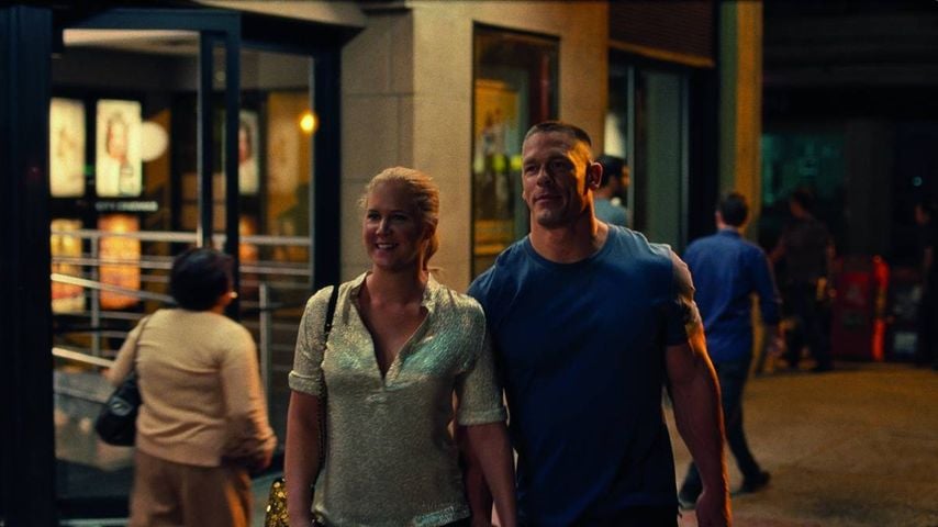 Amy Schumer und John Cena in einer Szene aus "Trainwreck", 2015