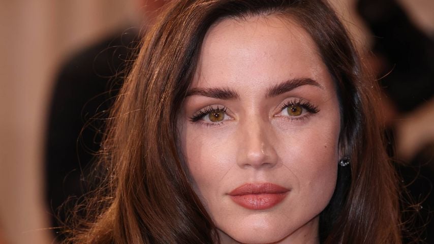 Ana de Armas genießt ihren Urlaub am Schweizer See