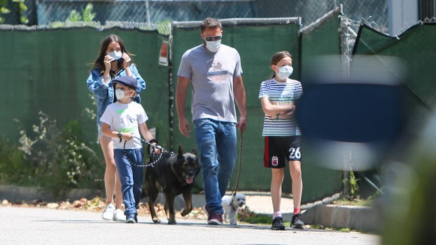 Ana de Armas und Ben Affleck mit seinen Kindern im Mai 2020 in Los Angeles