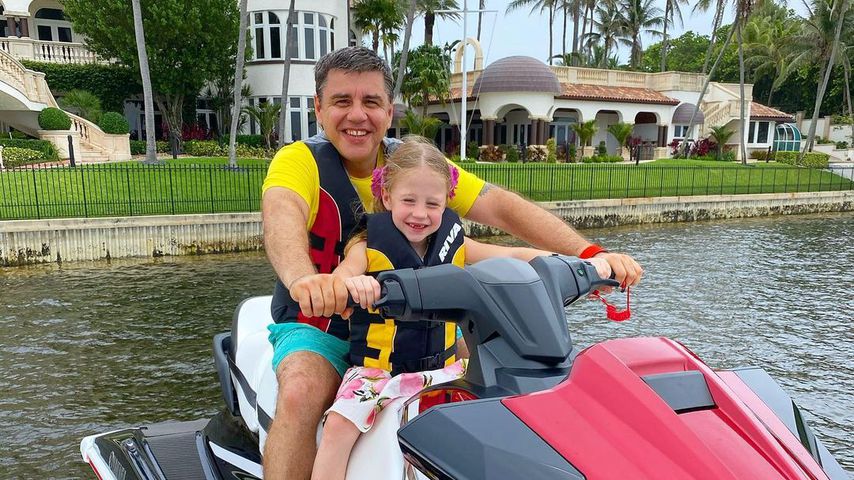 Anastasia Radzinskaya mit ihrem Vater