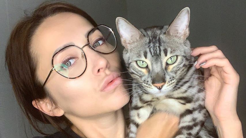 Anastasiya Avilova mit ihrer Katze Simba, Juni 2019