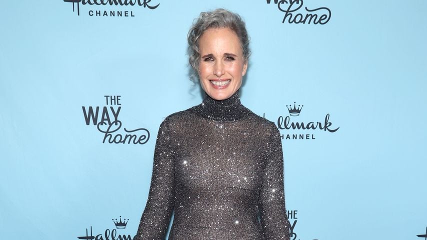 Wow! Andie MacDowell begeistert in glitzerndem Abendkleid