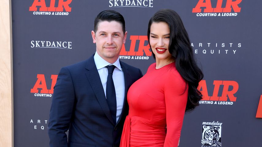 Andre Lemmers und Adriana Lima bei der Premiere von "Air: Der große Wurf" in Los Angeles, 2023