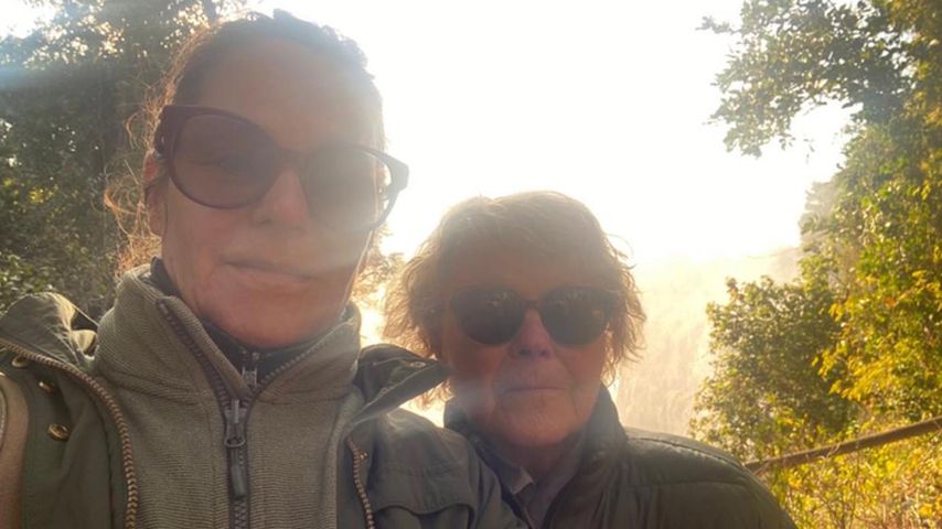 Andrea Berg und ihre Mutter Helga im August 2022 in Botswana