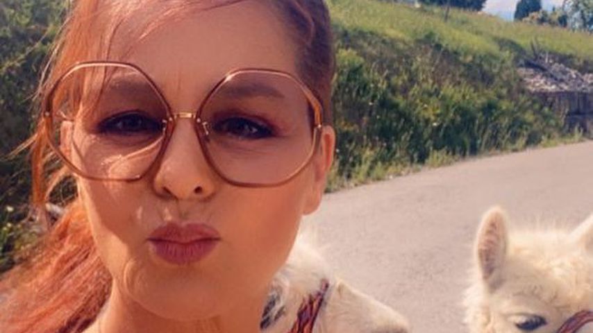 Andrea Berg mit ihren Alpakas, Juli 2020