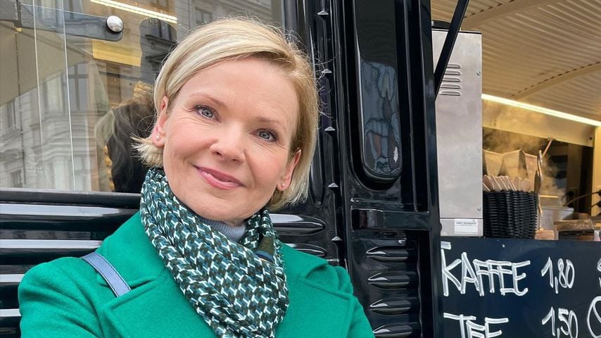 TV-Star Andrea Kathrin Loewig passte geradeso ins Brautkleid
