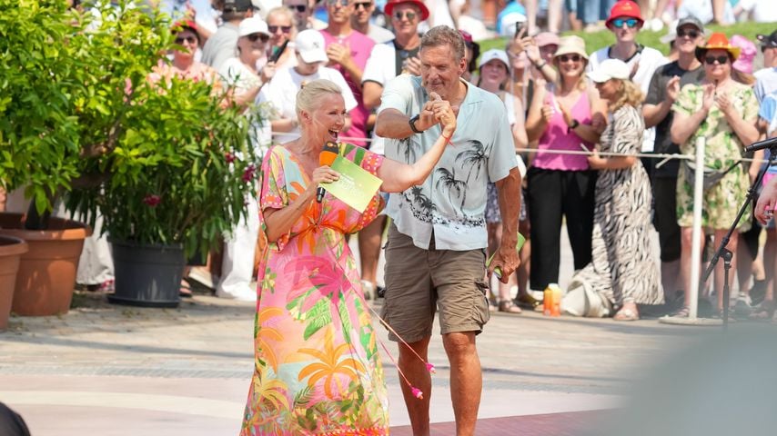 Andrea Kiewel und Ralf Moeller tanzen im ZDF-Fernsehgarten
