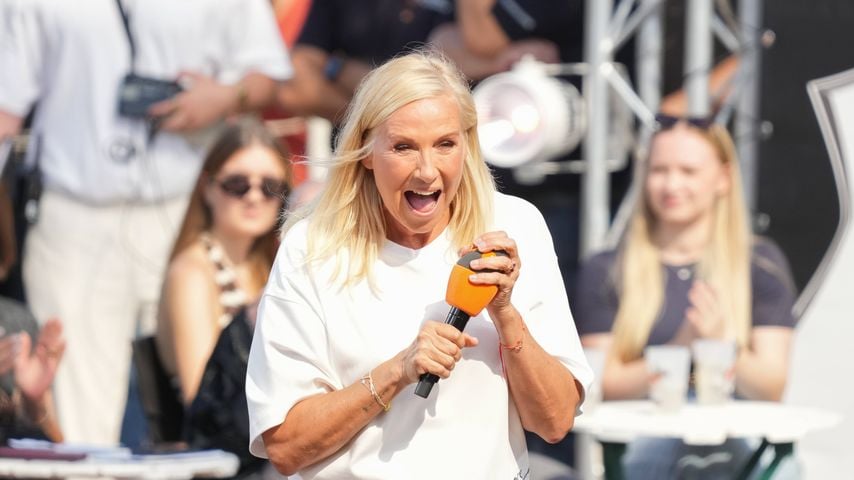 Rockmusik: Andrea Kiewel blamiert sich im ZDF-Fernsehgarten