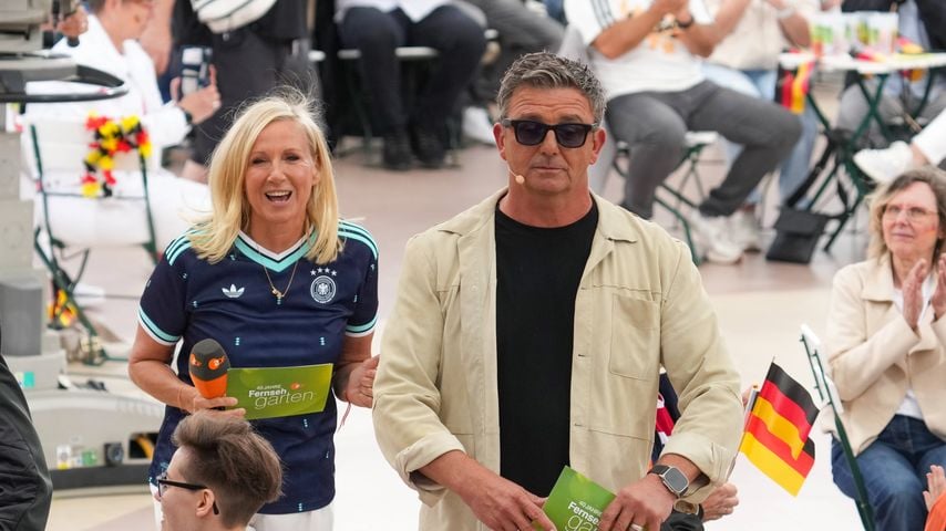 Andrea Kiewel und Hans Sigl beim ZDF-Fernsehgarten mit dem Motto Fußball-Party in Mainz am 14.06.2026