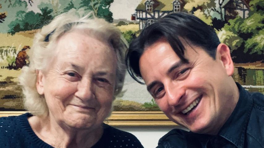 Andreas Gabalier mit seiner Oma Hermine, Weihnachten 2024