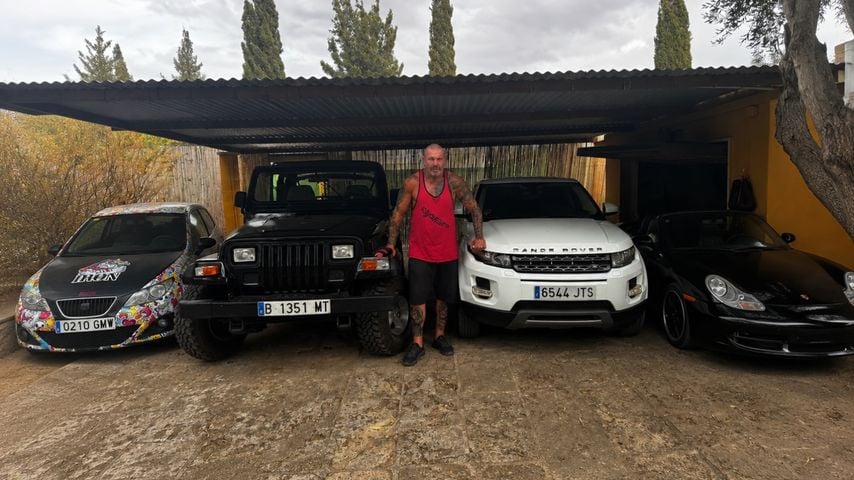 Andreas Robens mit seinen Autos