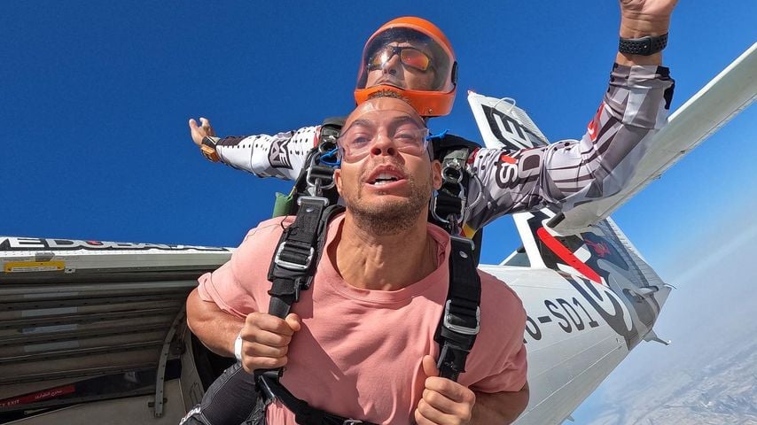 Ulkige Bilder: Ex-Bachelor Andrej Mangold springt Fallschirm