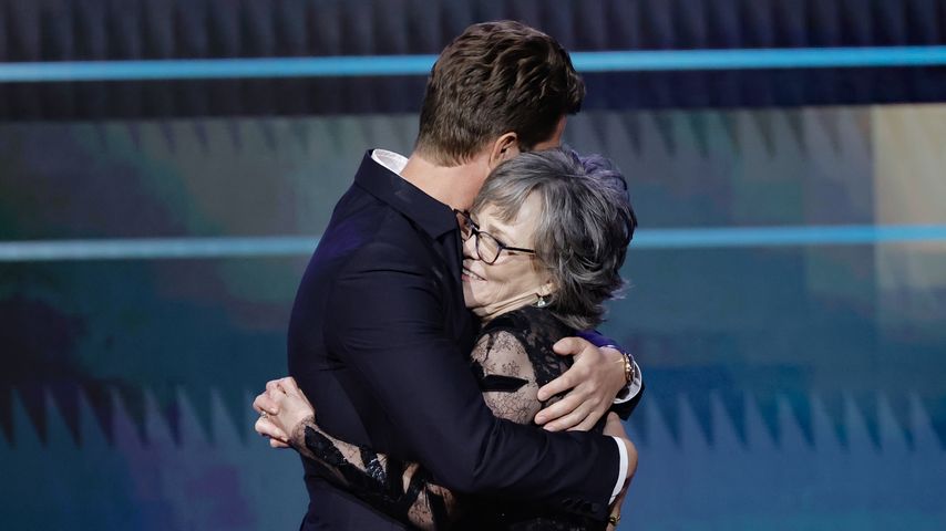 "Spiderman"-Reunion: Andrew Garfield und Sally Field vereint
