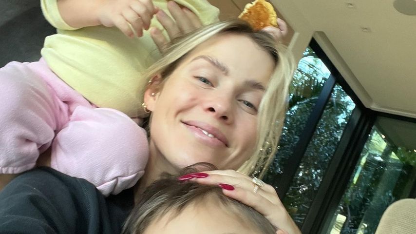 Andrew Joblon und Claire Holt mit ihren beiden Kids