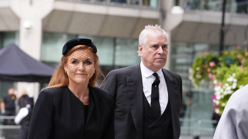 Andrew Mountbatten-Windsor und Sarah Ferguson bei der Trauerfeier der Duchess of Kent in Westminster Cathedral, London