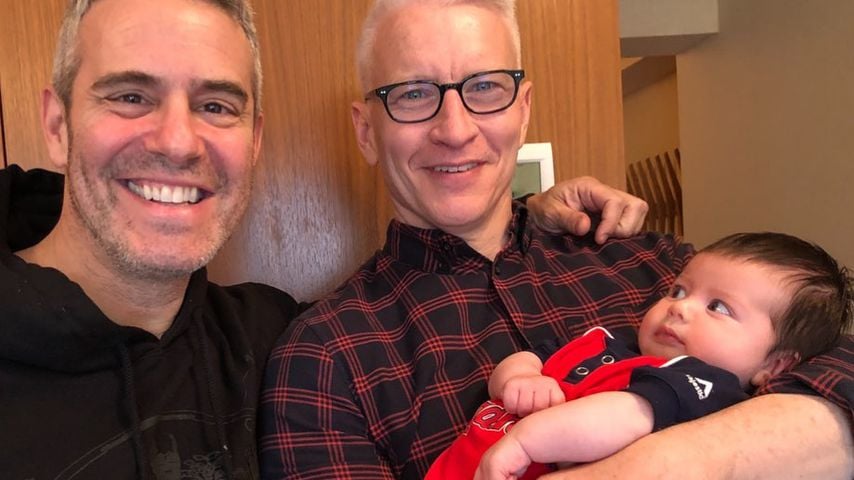 Andy Cohen mit seinem Sohn Benjamin und Anderson Cooper