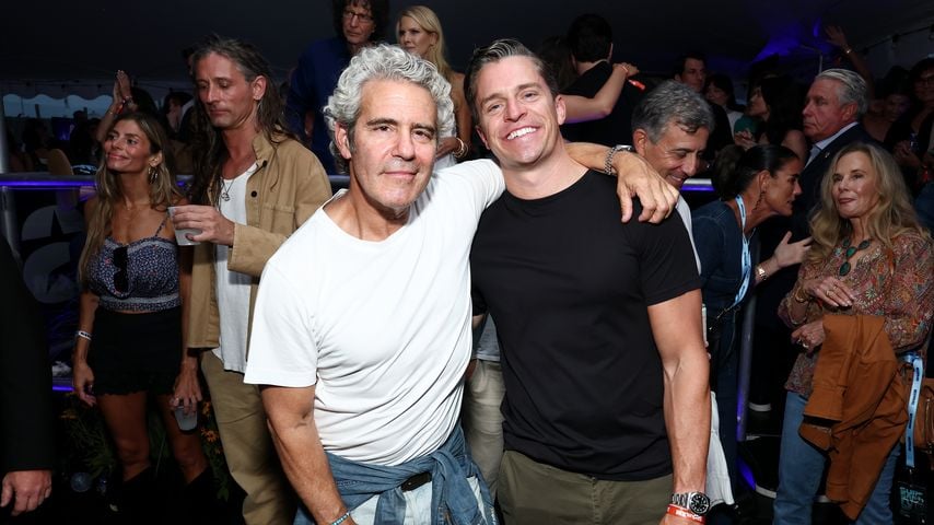 Andy Cohen und Kevin Sobieski bei John Mayers SiriusXM-Auftritt im Stephen Talkhouse in Amagansett, New York, am 26. August 2026