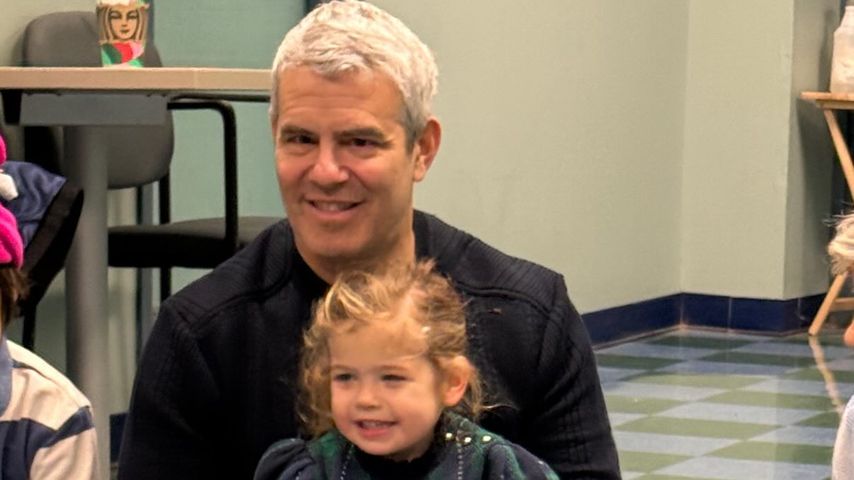 Andy Cohen genießt Pinguinabenteuer mit seinen Kindern